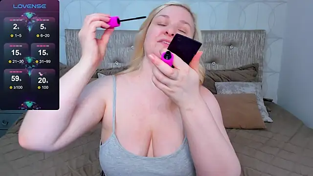 Snapshot of AnnaXCherri chatting on 12, 3, 2025 AnnaXCherri online show from 12, 3, 2025