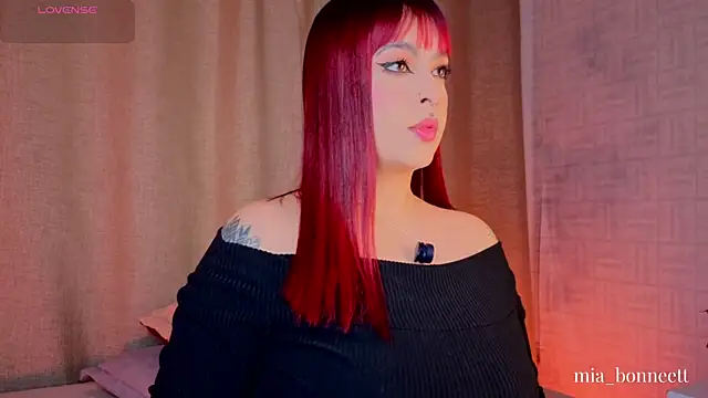 Snapshot of mia_bonneett chatting on 4, 6, 2026 mia bonneett online show from 4, 6, 2026