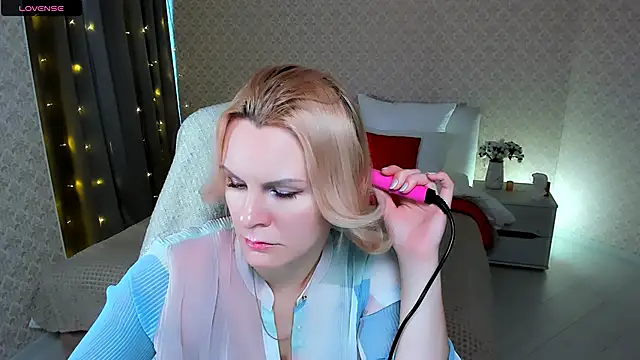 Louisa Bay online show from 28, 1, 2025