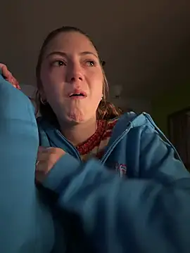 emilycoco online show from 28, 3, 2026