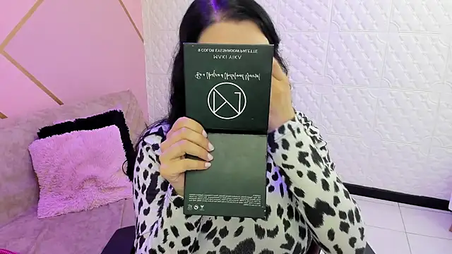 Violetaa diazz online show from 6, 11, 2025