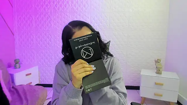 Violetaa diazz online show from 10, 3, 2026