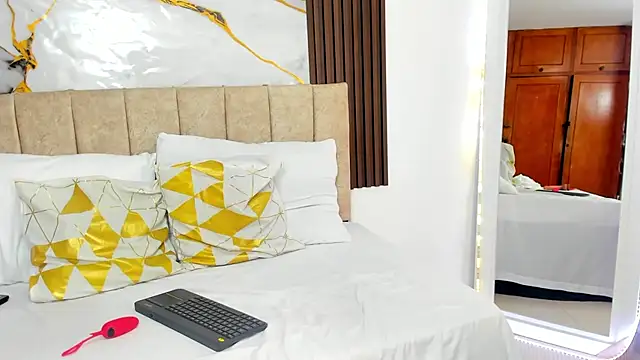 cristalwalker   online show from 11, 3, 2026