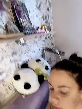 Lola Hale online show from 20, 10, 2025