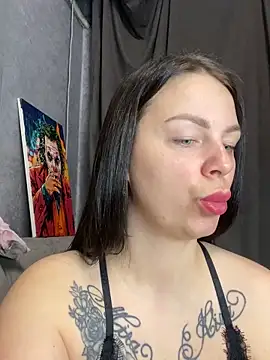 Lola Hale online show from 28, 4, 2026