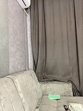 Lola Hale online show from 1, 2, 2026