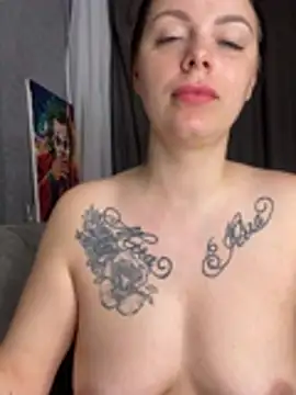 Lola Hale online show from 5, 4, 2026