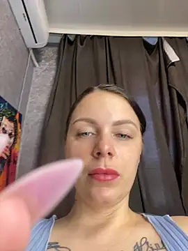 Lola Hale online show from 22, 4, 2026