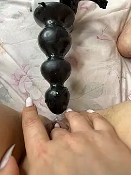 Lola Hale online show from 21, 4, 2026