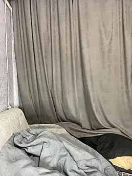 Lola Hale online show from 13, 2, 2026