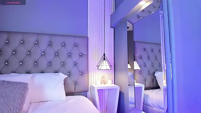 VioletthaRous online show from 4, 4, 2026