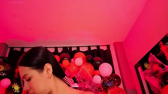 Snapshot of Mia_Oxford chatting on 20, 10, 2025 Mia Oxford online show from 20, 10, 2025