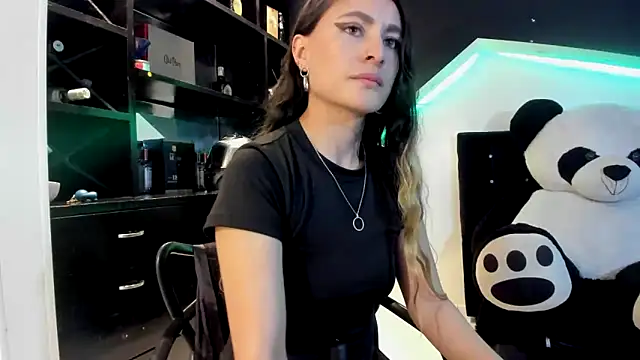 Coral Gibson online show from 25, 2, 2025