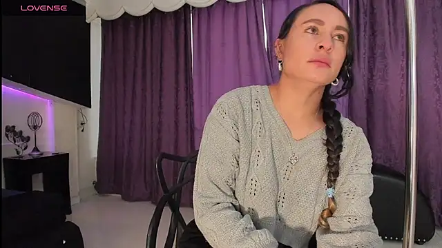 Coral Gibson online show from 15, 4, 2026