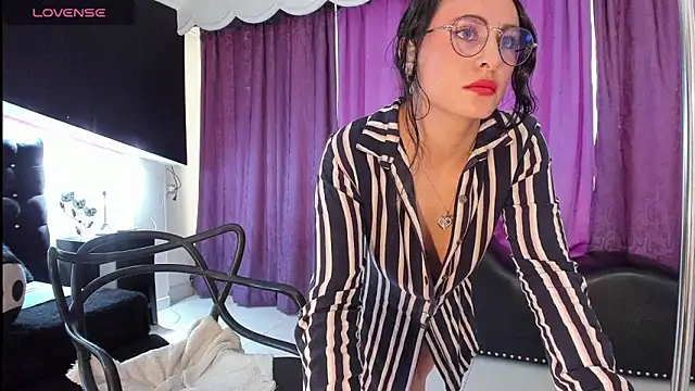 Coral Gibson online show from 15, 4, 2026