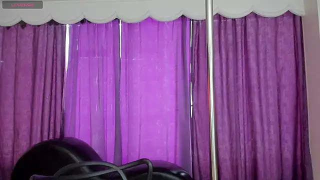 Snapshot of Coral_Gibson chatting on 7, 10, 2025 Coral Gibson online show from 7, 10, 2025