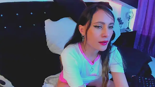 Coral Gibson online show from 15, 3, 2025