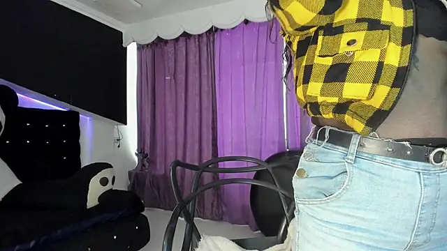 Snapshot of Coral_Gibson chatting on 27, 5, 2026 Coral Gibson online show from 27, 5, 2026