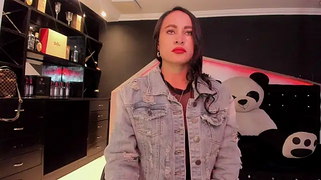 Coral Gibson online show from 9, 7, 2026