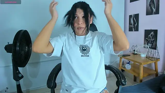 Snapshot of miavalentinaaa chatting on 10, 3, 2025 miavalentinaaa online show from 10, 3, 2025