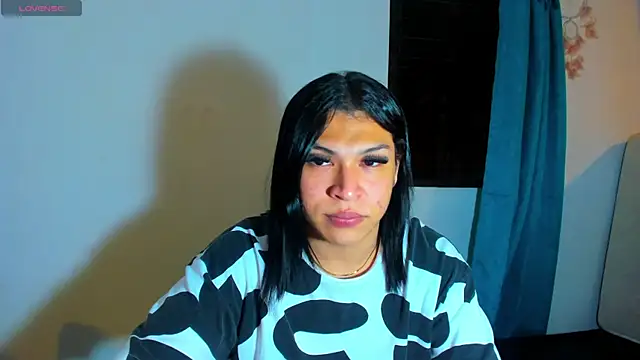 Snapshot of miavalentinaaa chatting on 21, 11, 2025 miavalentinaaa online show from 21, 11, 2025