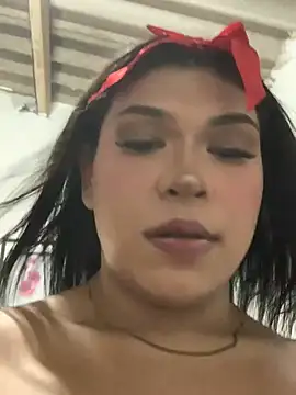 Snapshot of miavalentinaaa chatting on 5, 8, 2026 miavalentinaaa online show from 5, 8, 2026