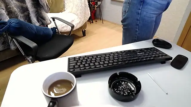 Sara Poison online show from 7, 11, 2025