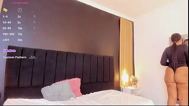 Snapshot of sweetsofia18 chatting on 23, 11, 2025 sweetsofia18 online show from 23, 11, 2025