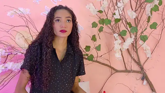 Snapshot of Charlotte_Love10 chatting on 5, 7, 2026 Charlotte Love10 online show from 5, 7, 2026