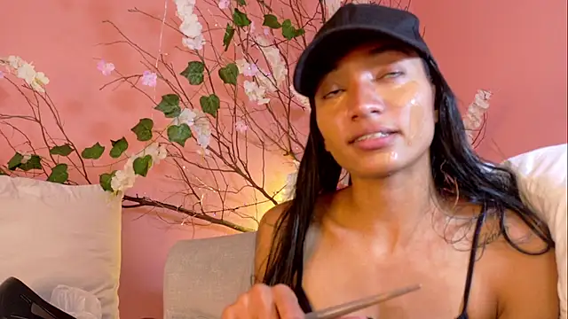 Charlotte Love10 online show from 9, 11, 2025