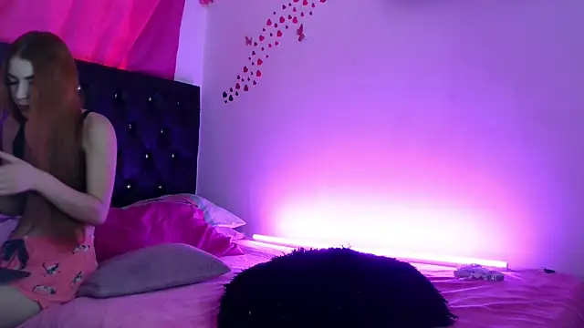 Snapshot of littleayshel chatting on 5, 11, 2025 littleayshel online show from 5, 11, 2025