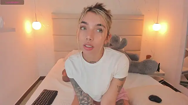 Mollymoon1 online show from 27, 11, 2025