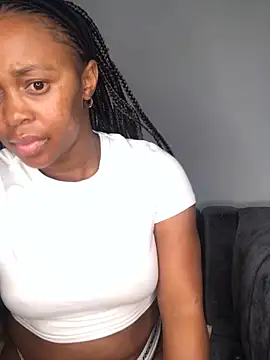 Pearl 00 online show from 10, 10, 2025