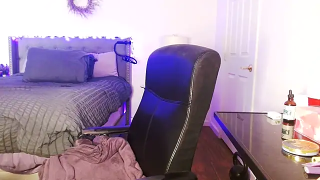 AlyssiaAmoreXO online show from 7, 4, 2026