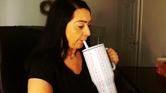 AlyssiaAmoreXO online show from 17, 6, 2026