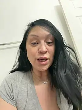 AlyssiaAmoreXO online show from 24, 6, 2026