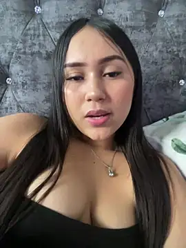 Snapshot of YuliiCamm chatting on 18, 1, 2025 YuliiCamm online show from 18, 1, 2025