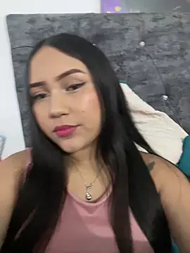 Snapshot of YuliiCamm chatting on 5, 2, 2025 YuliiCamm online show from 5, 2, 2025