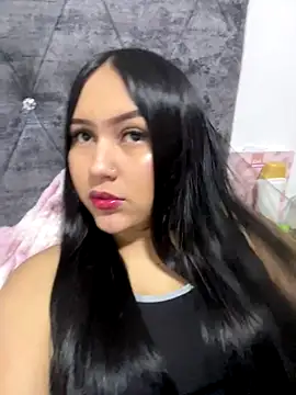 Snapshot of YuliiCamm chatting on 13, 10, 2025 YuliiCamm online show from 13, 10, 2025