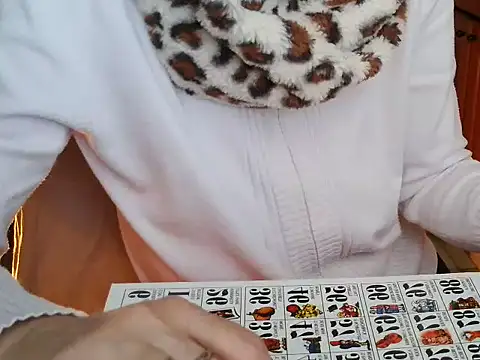 Snapshot of VeneRed chatting on 8, 10, 2025 VeneRed online show from 8, 10, 2025