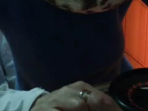 Snapshot of VeneRed chatting on 16, 11, 2025 VeneRed online show from 16, 11, 2025