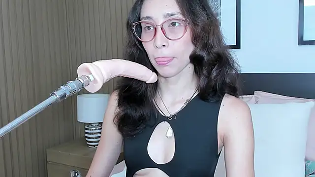 Snapshot of doll_bella_ chatting on 13, 11, 2025 doll bella online show from 13, 11, 2025