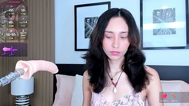 Snapshot of doll_bella_ chatting on 5, 11, 2025 doll bella online show from 5, 11, 2025