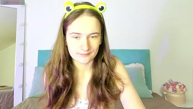 Snapshot of L1ittle_kitty_ chatting on 22, 10, 2025 L1ittle kitty online show from 22, 10, 2025