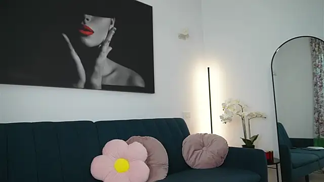 Snapshot of izzy_belle chatting on 19, 6, 2026 izzy belle online show from 19, 6, 2026