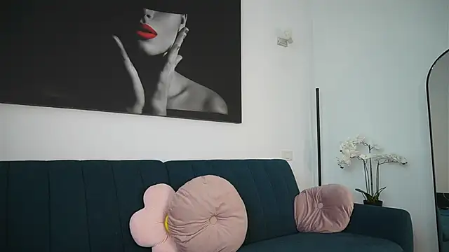 Snapshot of izzy_belle chatting on 5, 8, 2026 izzy belle online show from 5, 8, 2026