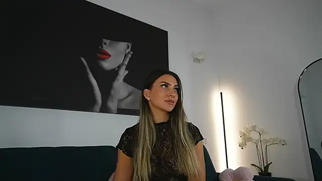 Snapshot of izzy_belle chatting on 8, 7, 2026 izzy belle online show from 8, 7, 2026