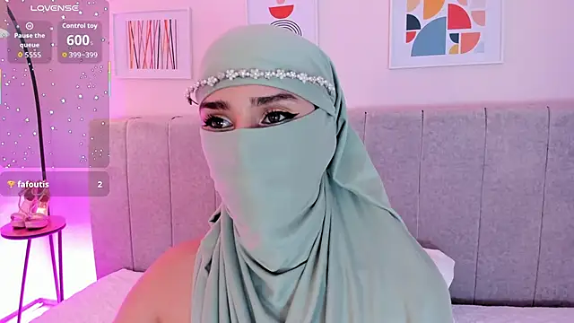 Snapshot of rawiya chatting on 7, 11, 2025 rawiya online show from 7, 11, 2025