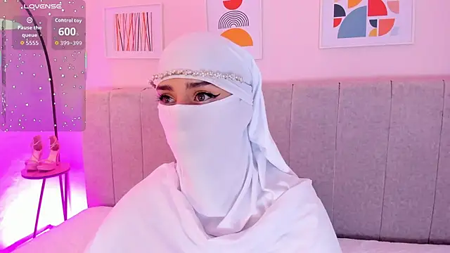 Snapshot of rawiya chatting on 13, 11, 2025 rawiya online show from 13, 11, 2025