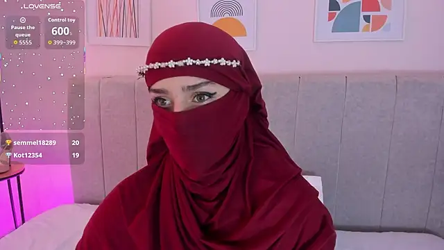 Snapshot of rawiya chatting on 21, 10, 2025 rawiya online show from 21, 10, 2025